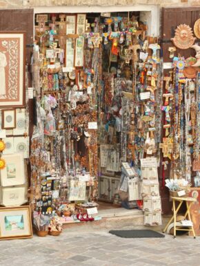 8 Best Souvenirs Worth Bringing Home for Your Loved Ones